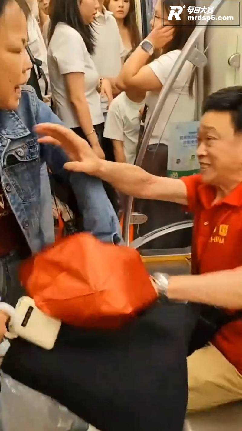 地铁爱心座之争 红衣相关图片5