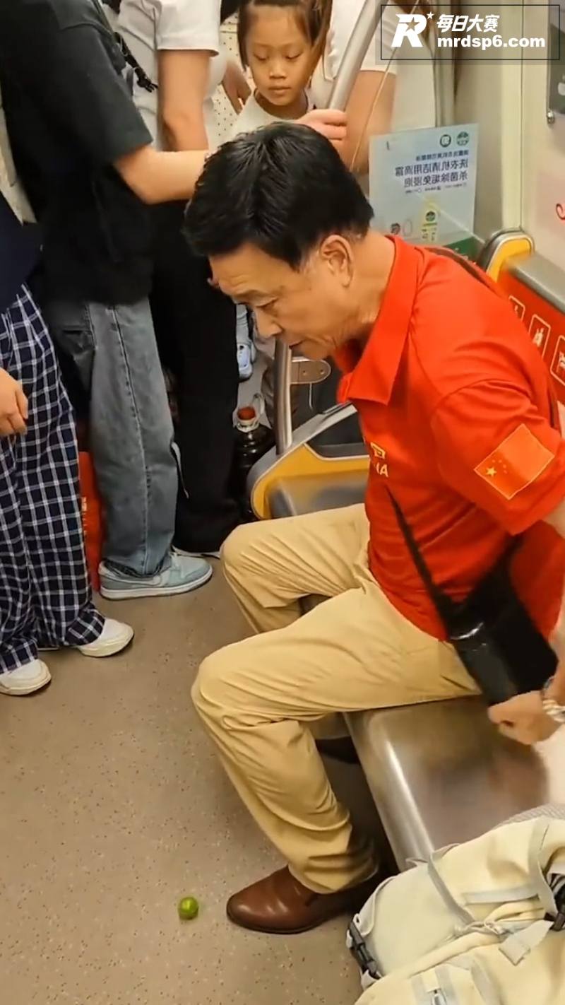 地铁爱心座之争 红衣相关图片6