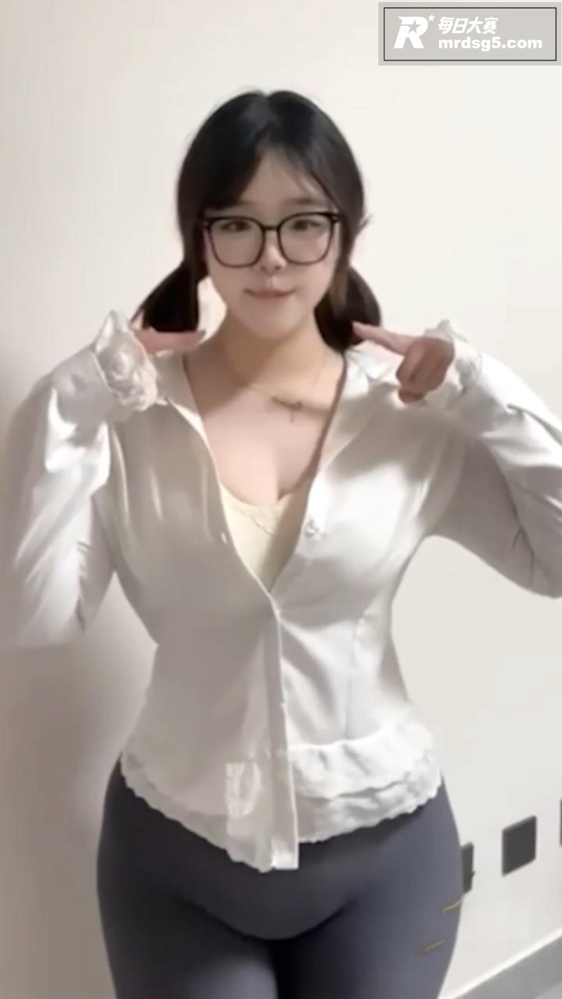 K佬混剪PMV 大奶相关图片1