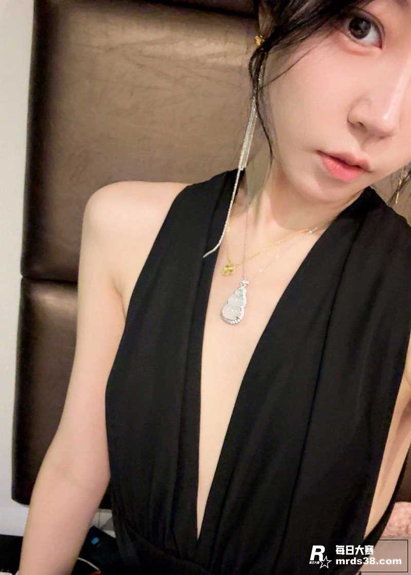 推特顶级骚母狗 彤彤相关图片1
