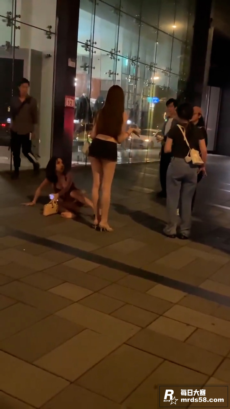 台湾男子对两名泰国人相关图片1
