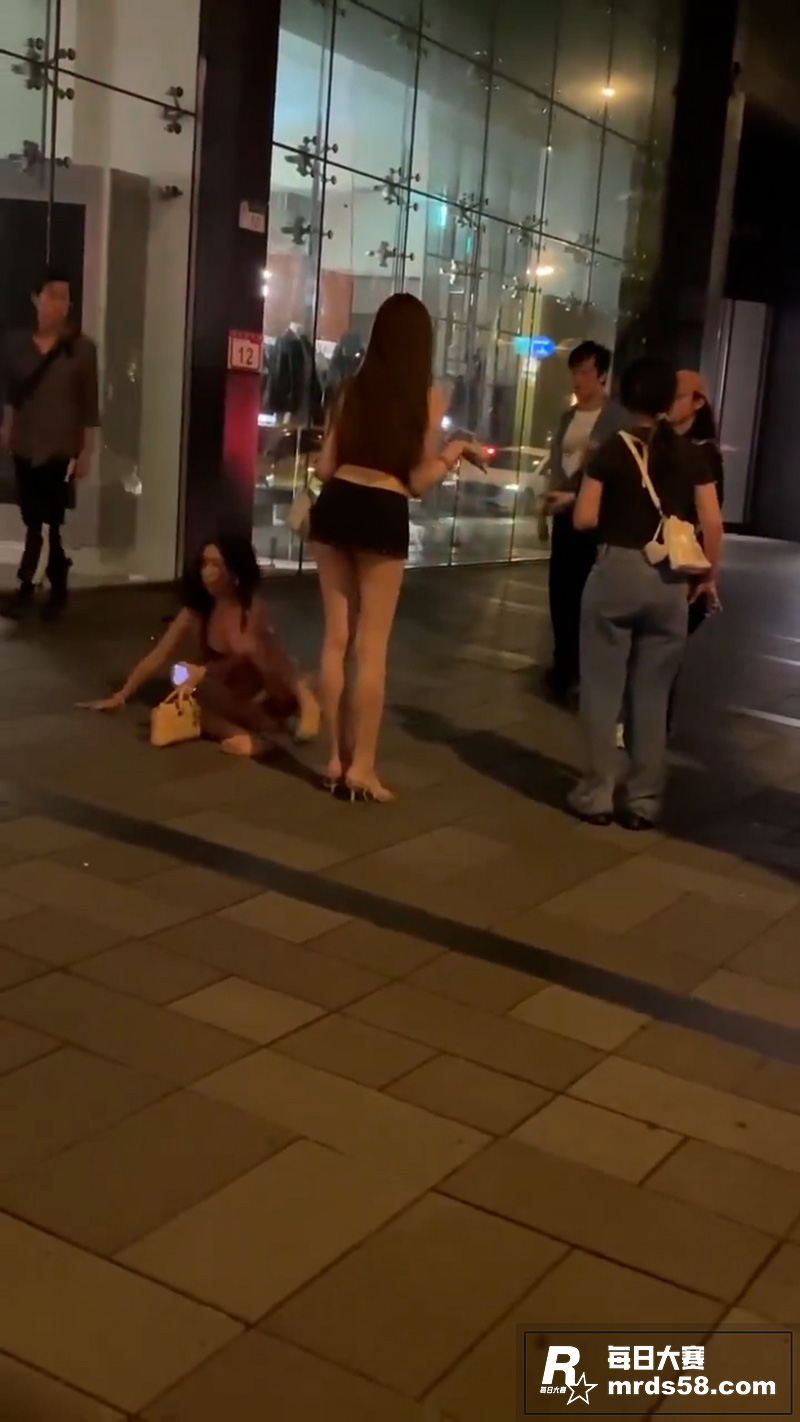 台湾男子对两名泰国人相关图片3