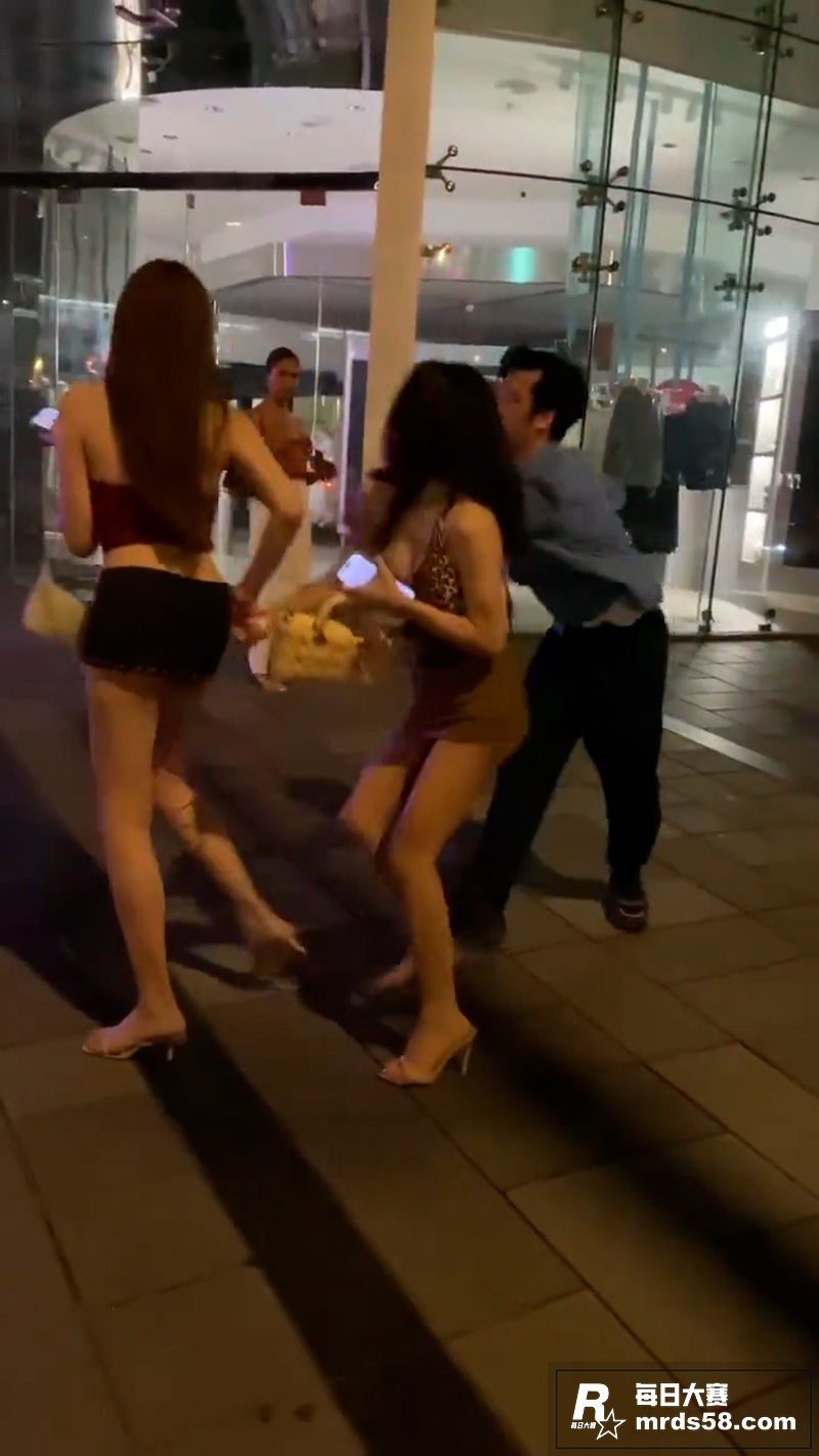 台湾男子对两名泰国人相关图片4