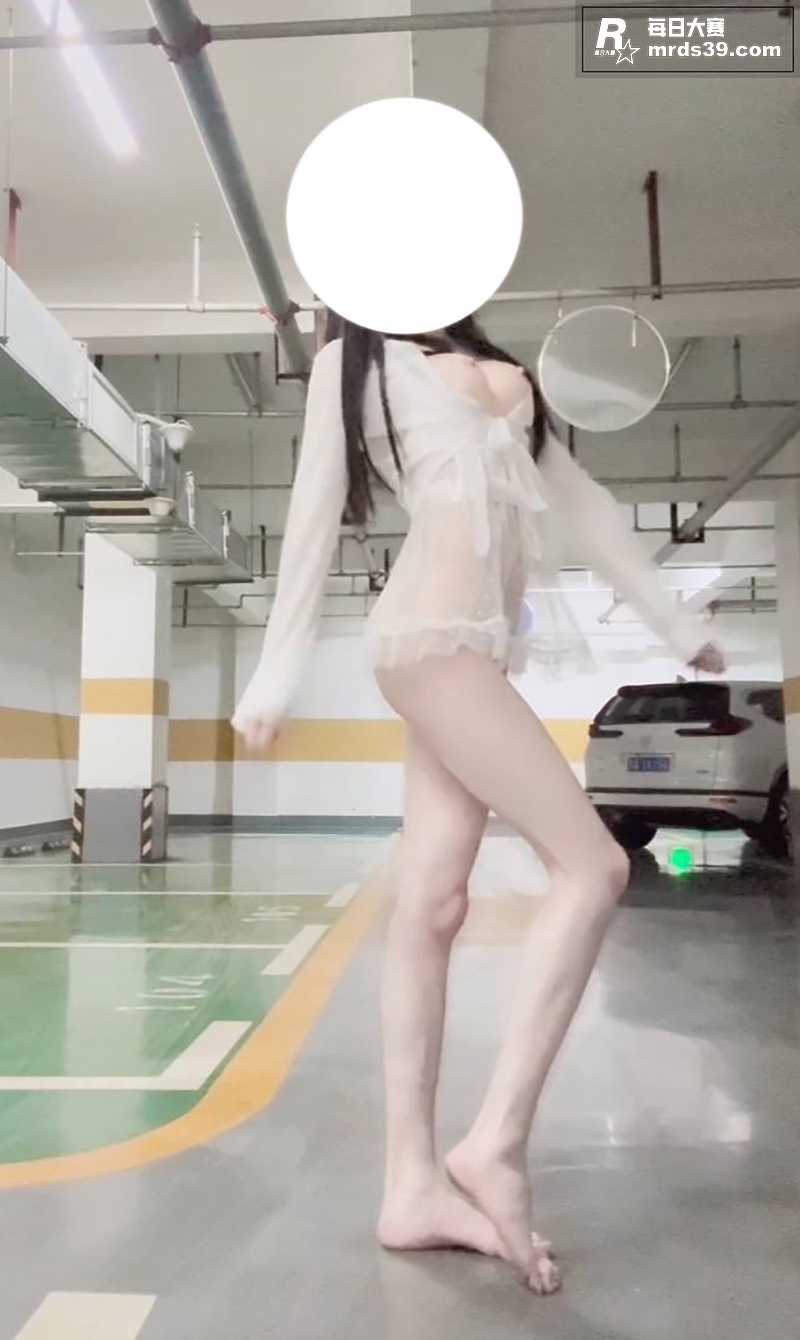 推特户外露出福利姬 相关图片3