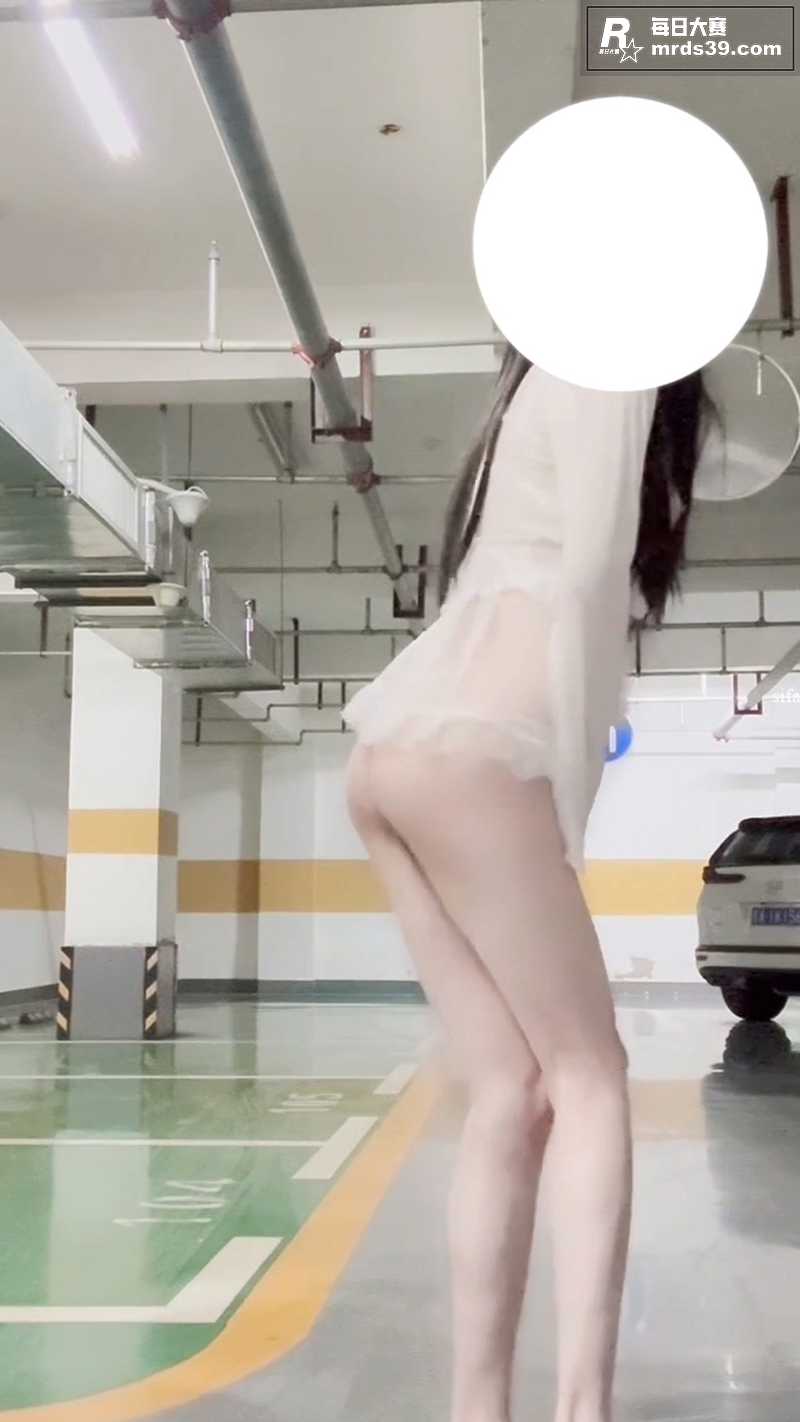 推特户外露出福利姬 相关图片4