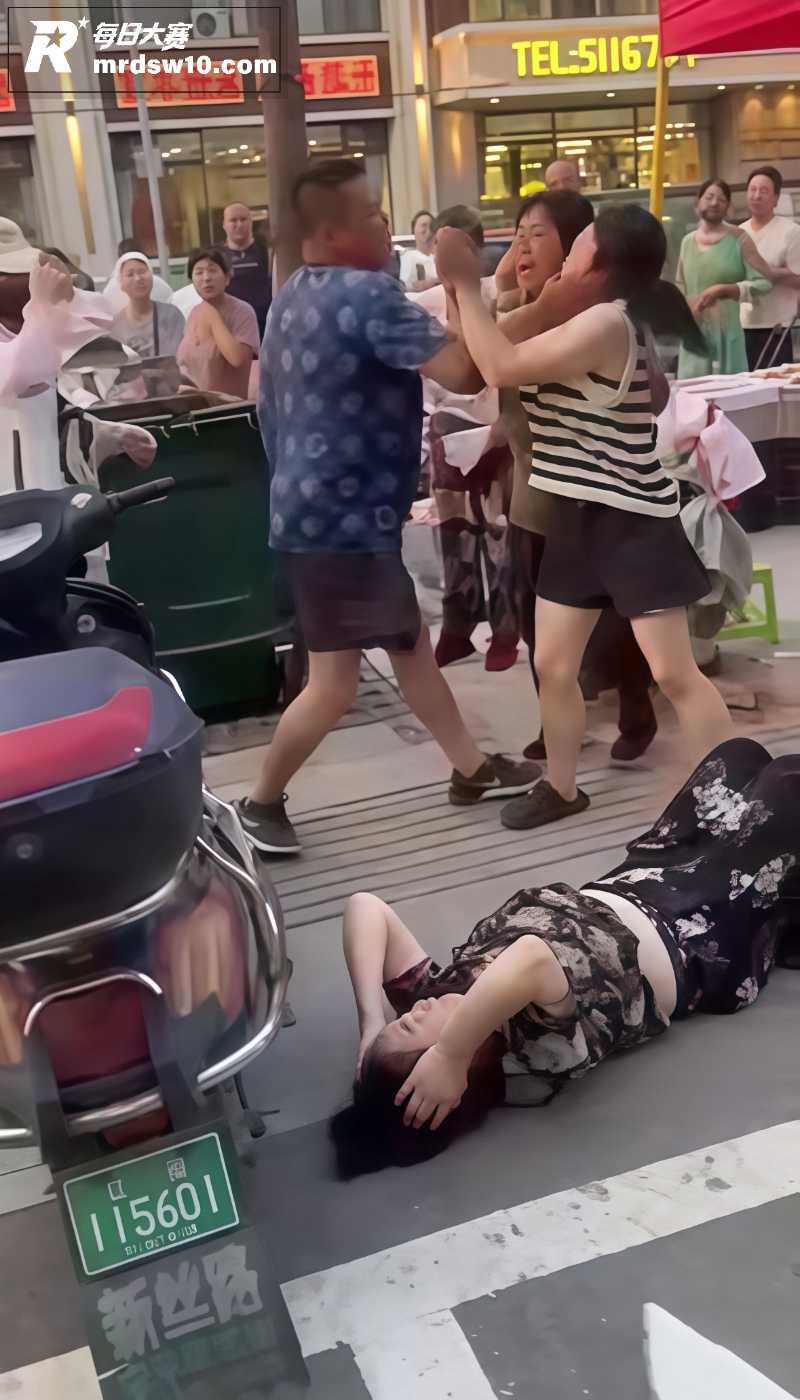热搜吃瓜！妻子遭多人相关图片1