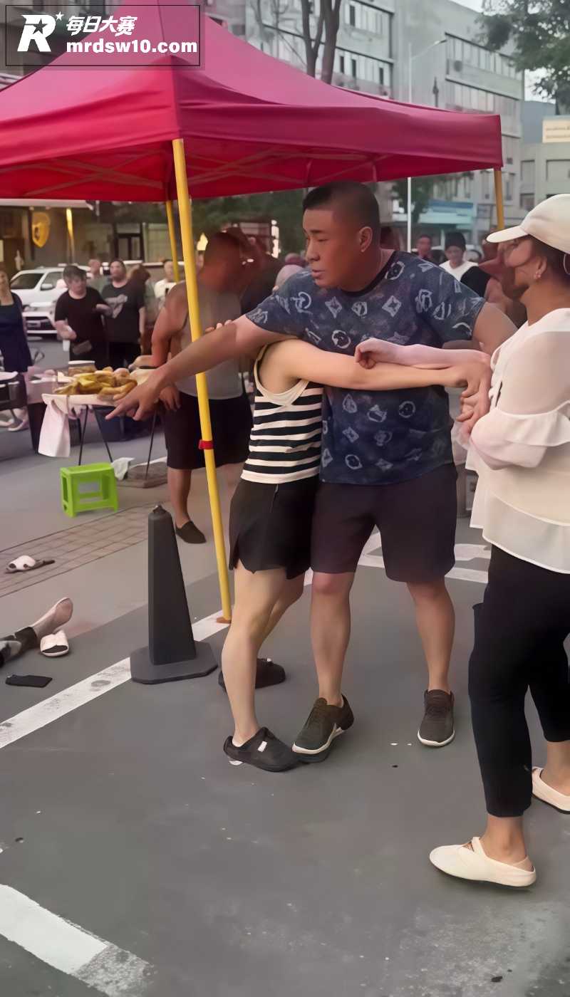 热搜吃瓜！妻子遭多人相关图片4