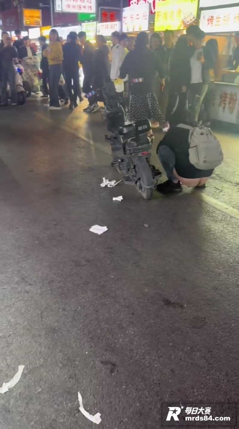 滕州步行街夜市 醉酒相关图片6