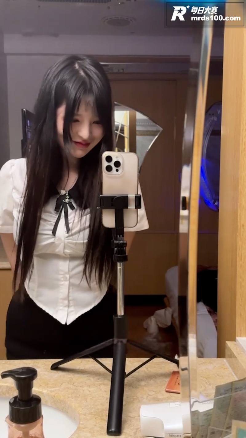 推特高颜值福利姬 0相关图片1