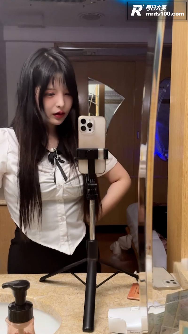 推特高颜值福利姬 0相关图片2