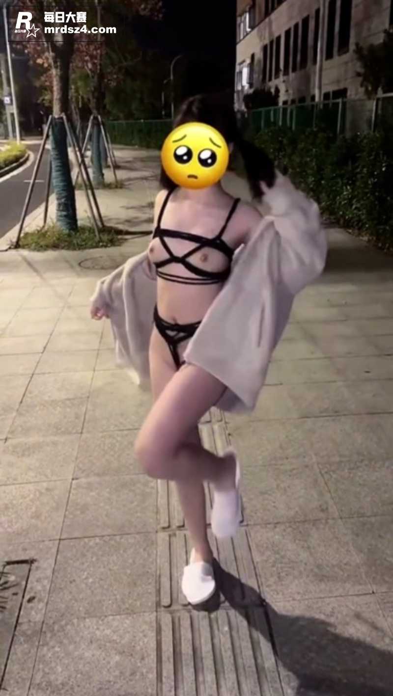 推特反差小母狗萝莉 相关图片1