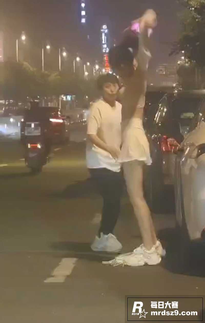 赛友投稿 女同街头吵相关图片2