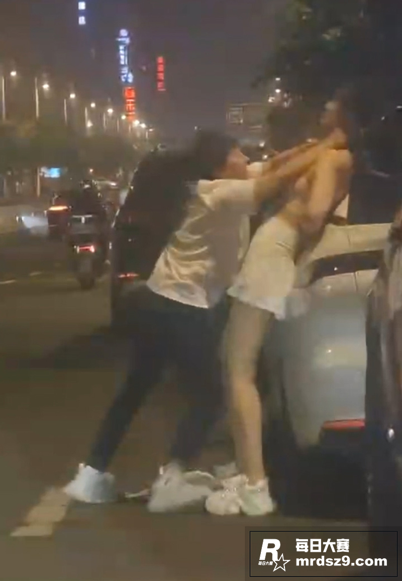 赛友投稿 女同街头吵相关图片3