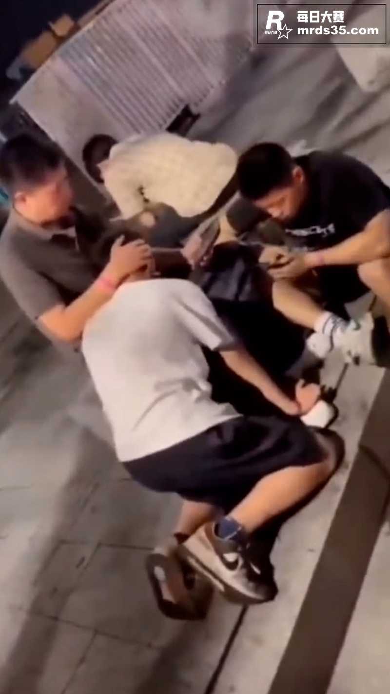 太炸裂了！广州酒吧门相关图片5
