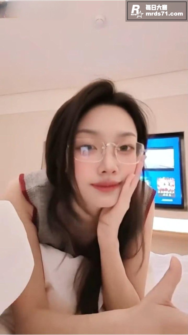 快手温柔眼镜娘 角落相关图片2