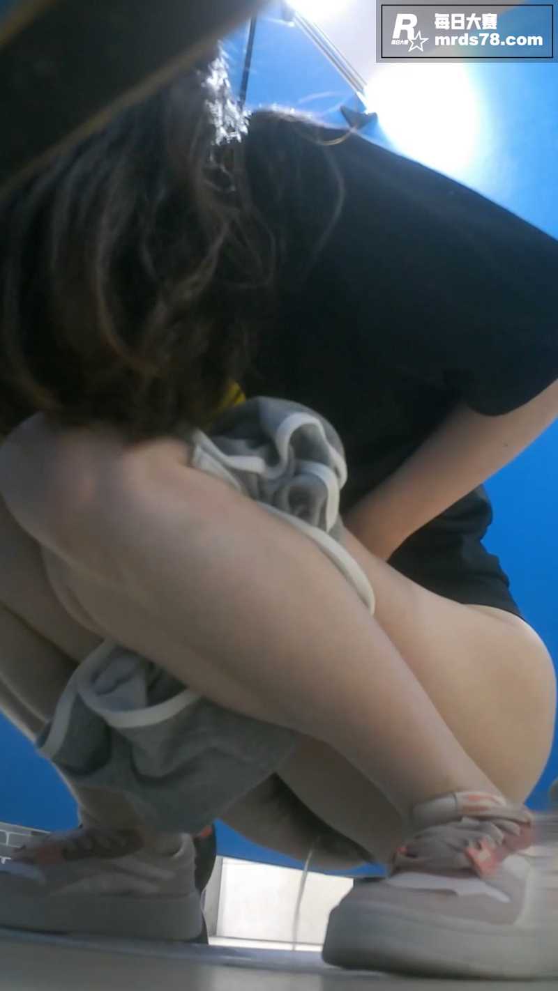 艺校女厕偷拍 固定视相关图片2