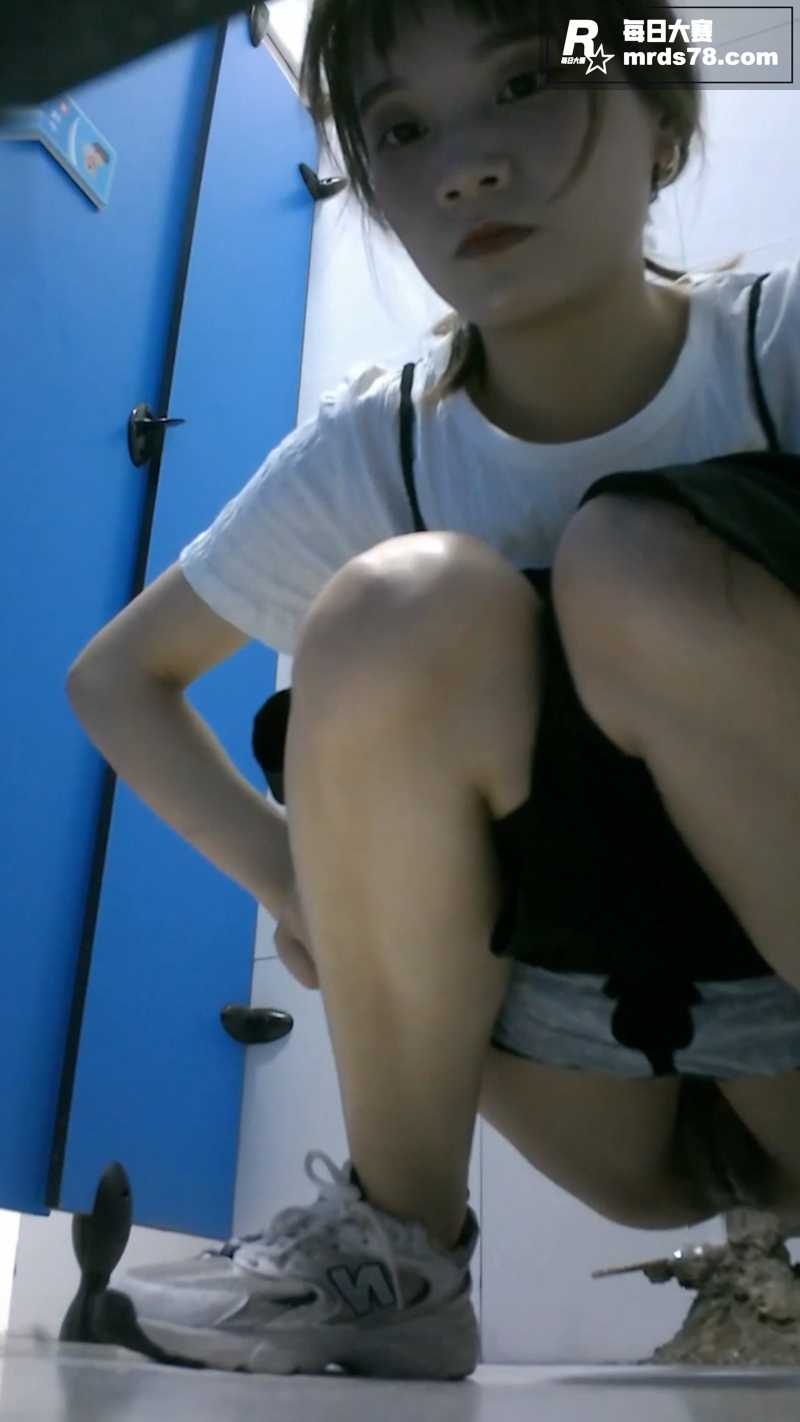 艺校女厕偷拍 固定视相关图片7
