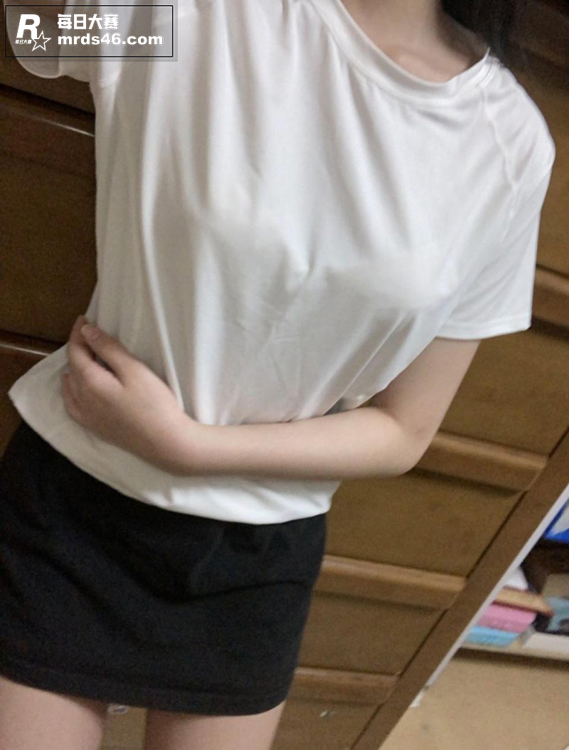 舞蹈系清纯女大自拍私相关图片1