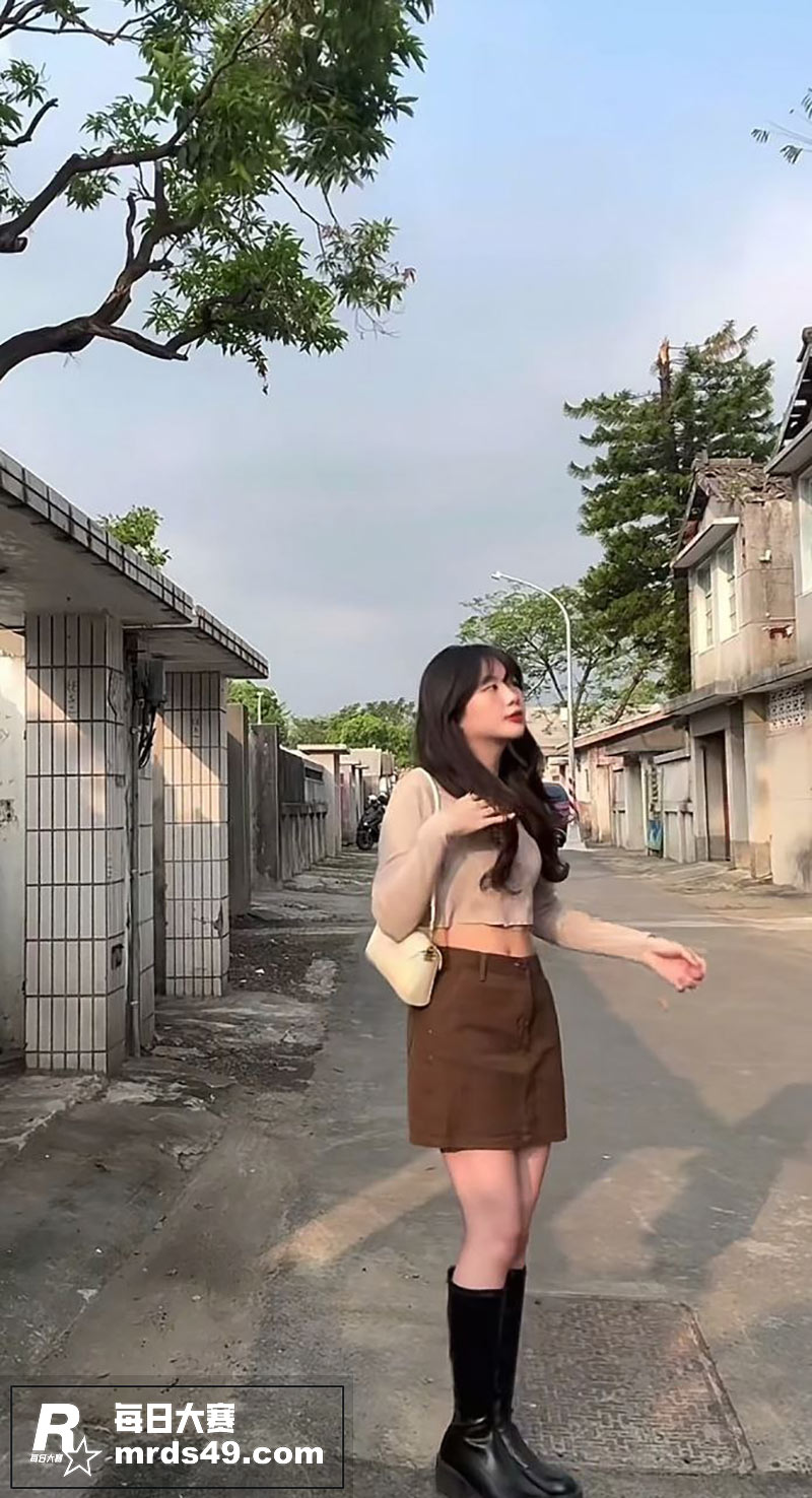 台湾小妹和男友做爱私相关图片1