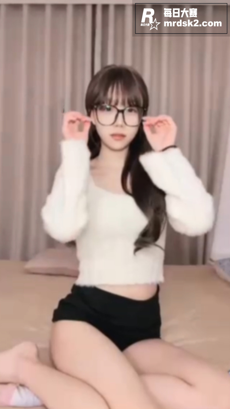 玩物社交极品眼镜少女相关图片2