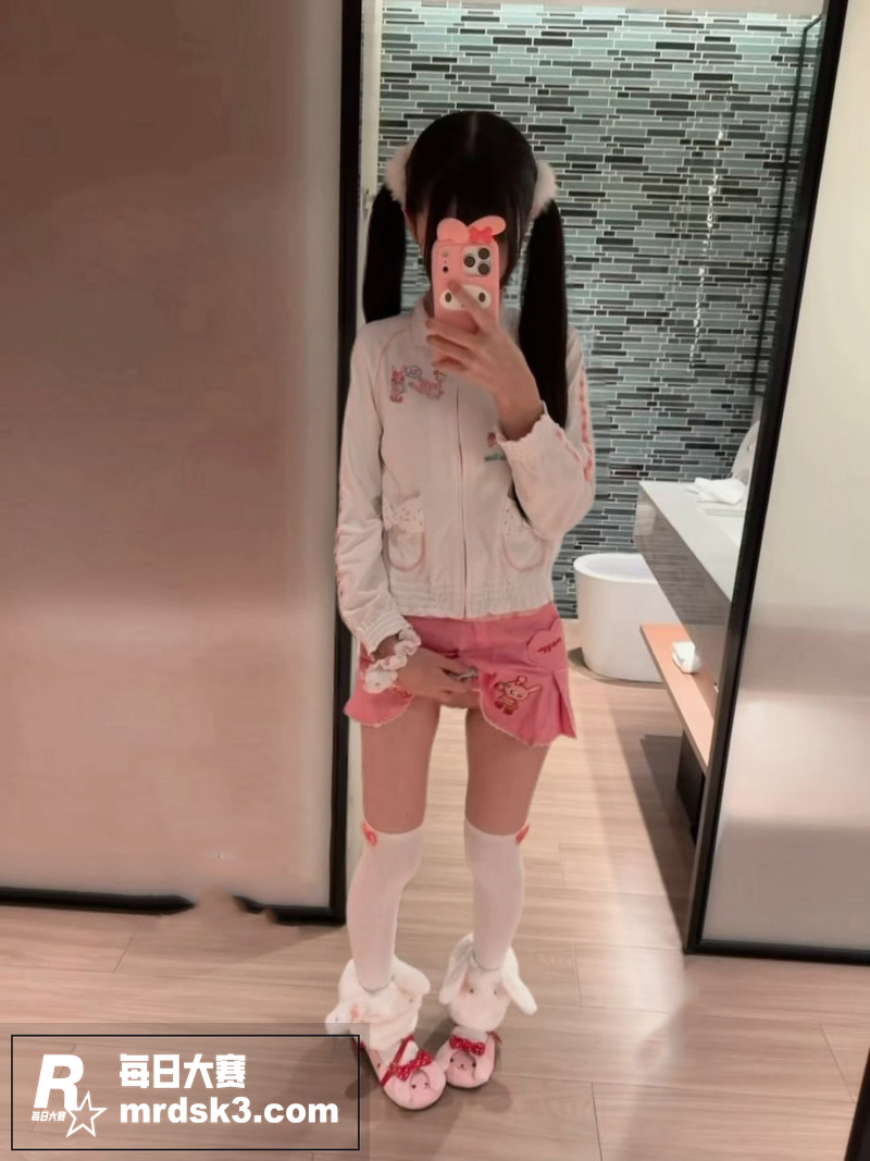 高颜值极品反差萝莉 相关图片1