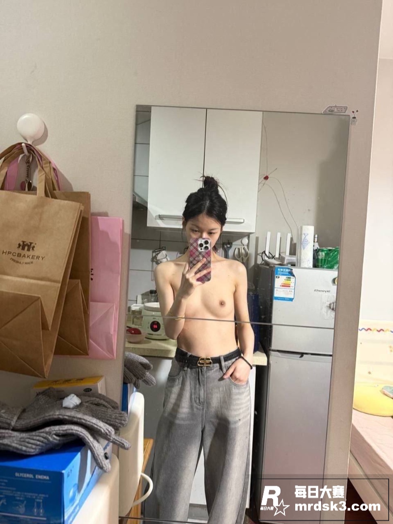 高颜值美女与前男友露相关图片1