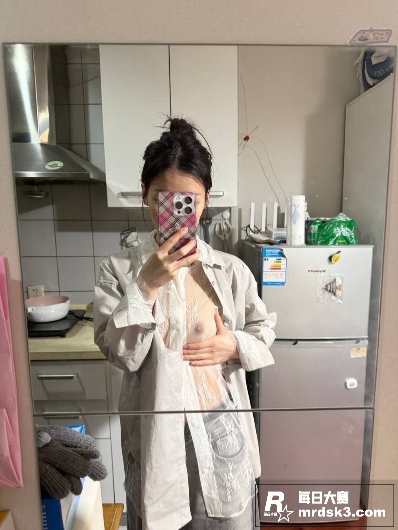 高颜值美女与前男友露相关图片2