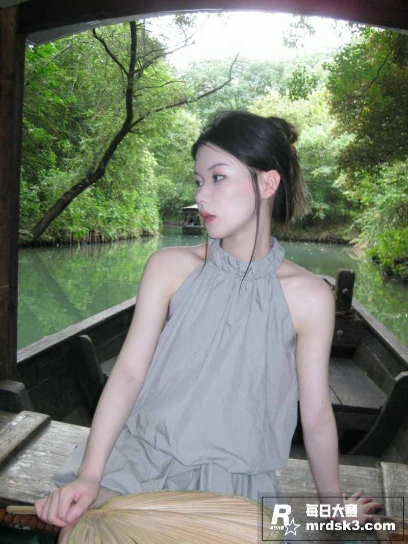 高颜值美女与前男友露相关图片4