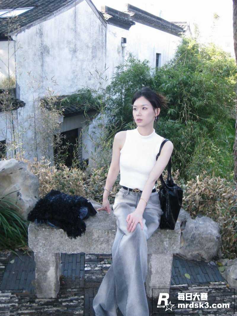 高颜值美女与前男友露相关图片5