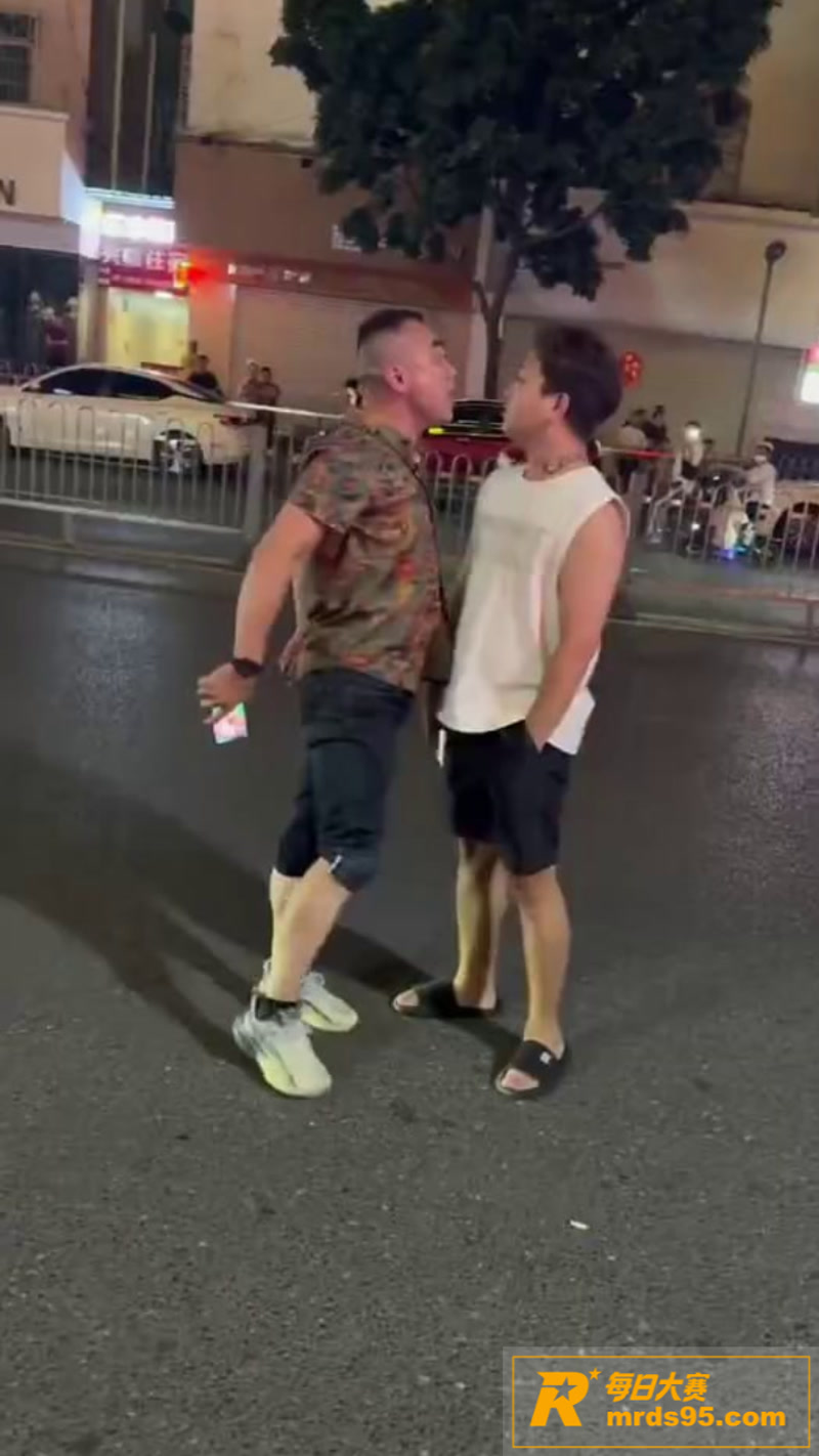 街头出现搞笑一幕 两相关图片2