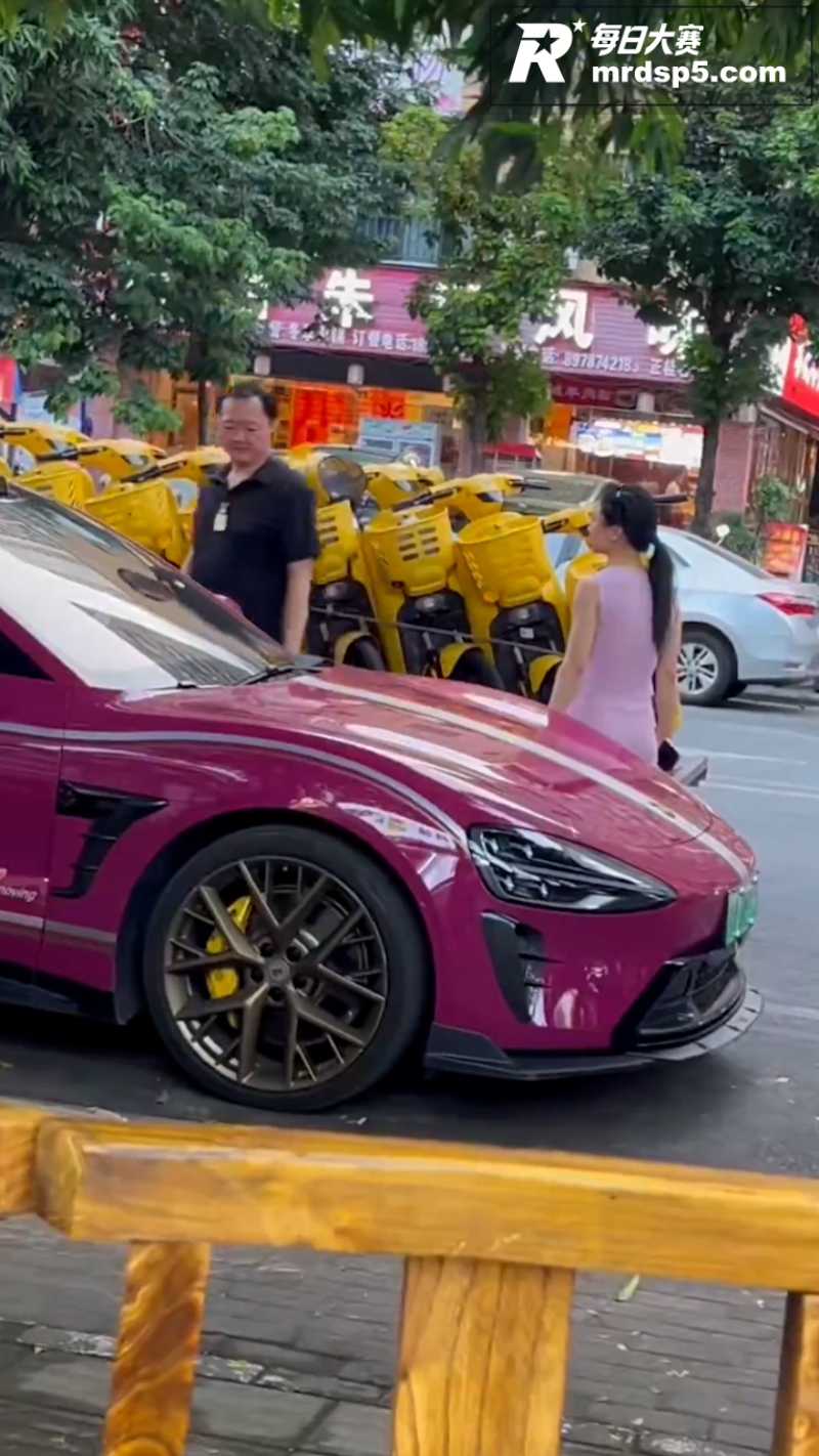 南宁街头惊魂一幕！女相关图片2