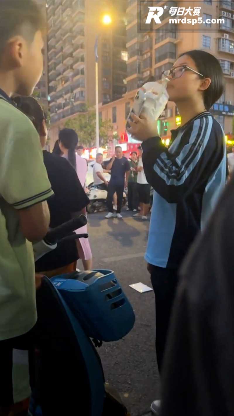 南宁街头惊魂一幕！女相关图片4