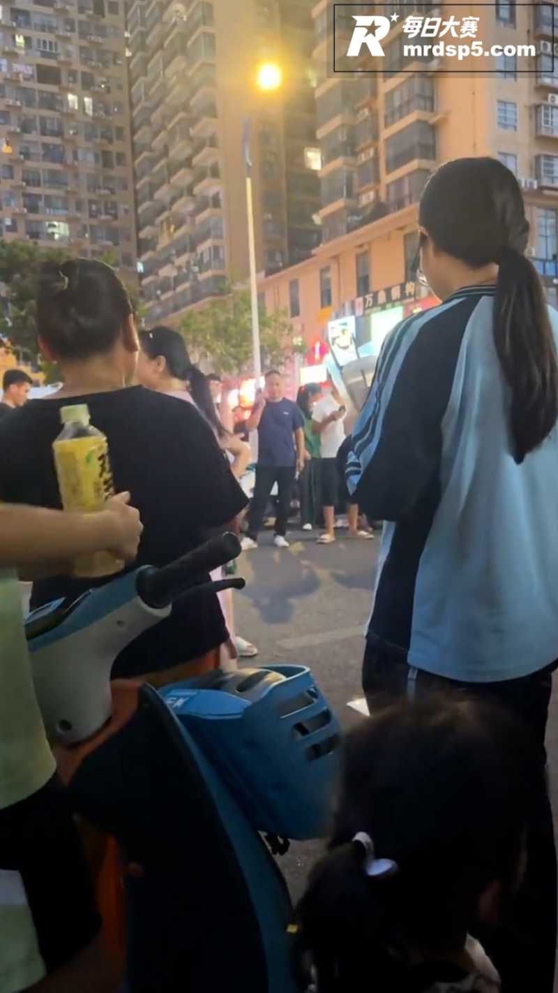 南宁街头惊魂一幕！女相关图片5