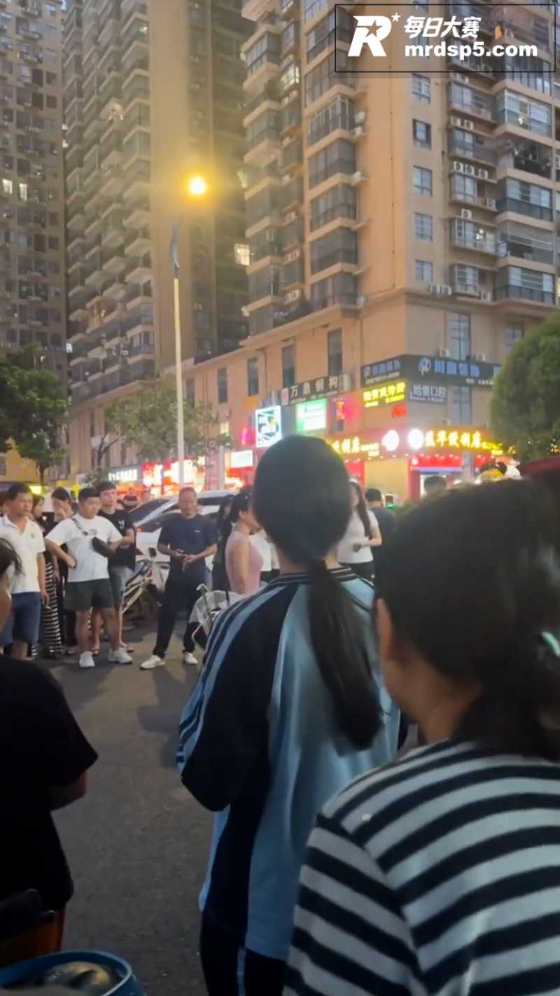 南宁街头惊魂一幕！女相关图片7