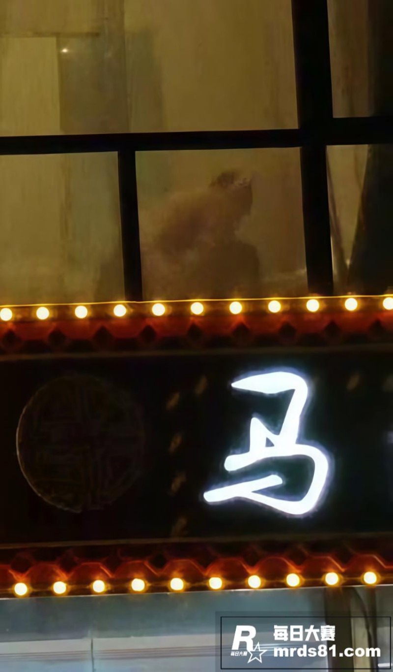 小情侣酒店不拉窗帘直相关图片4