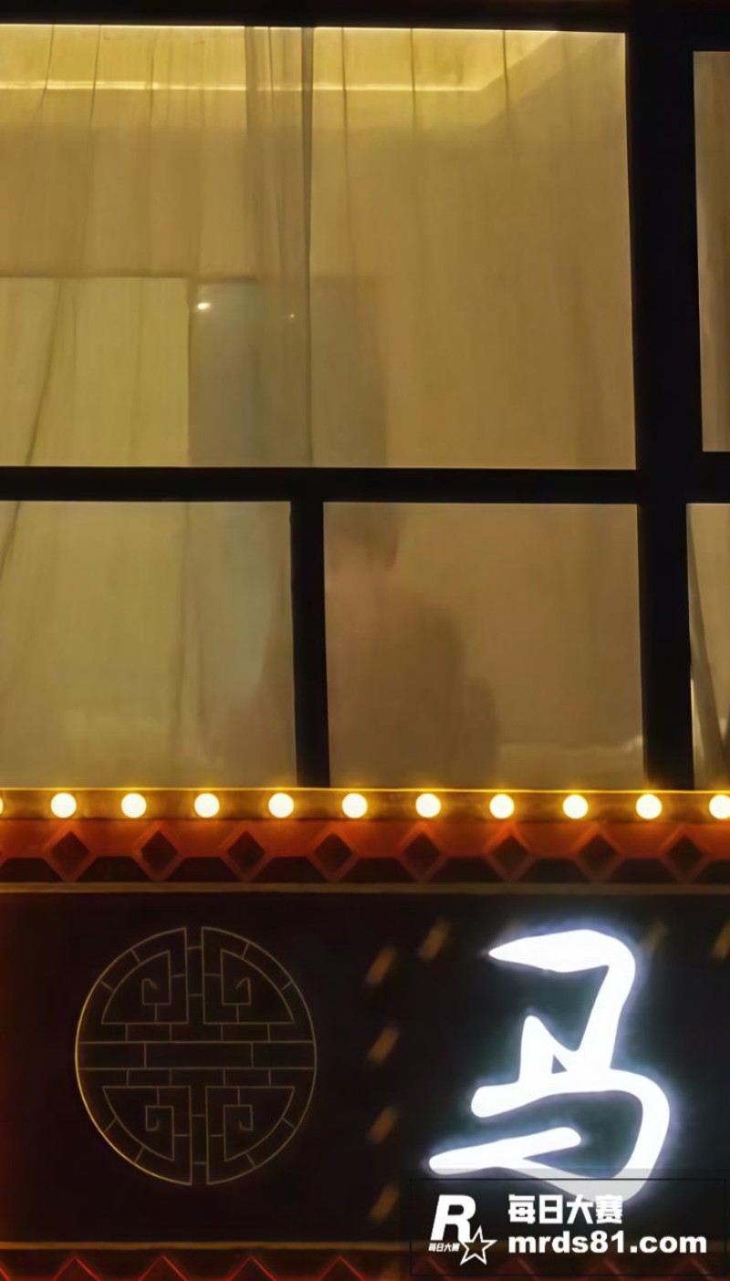 小情侣酒店不拉窗帘直相关图片5