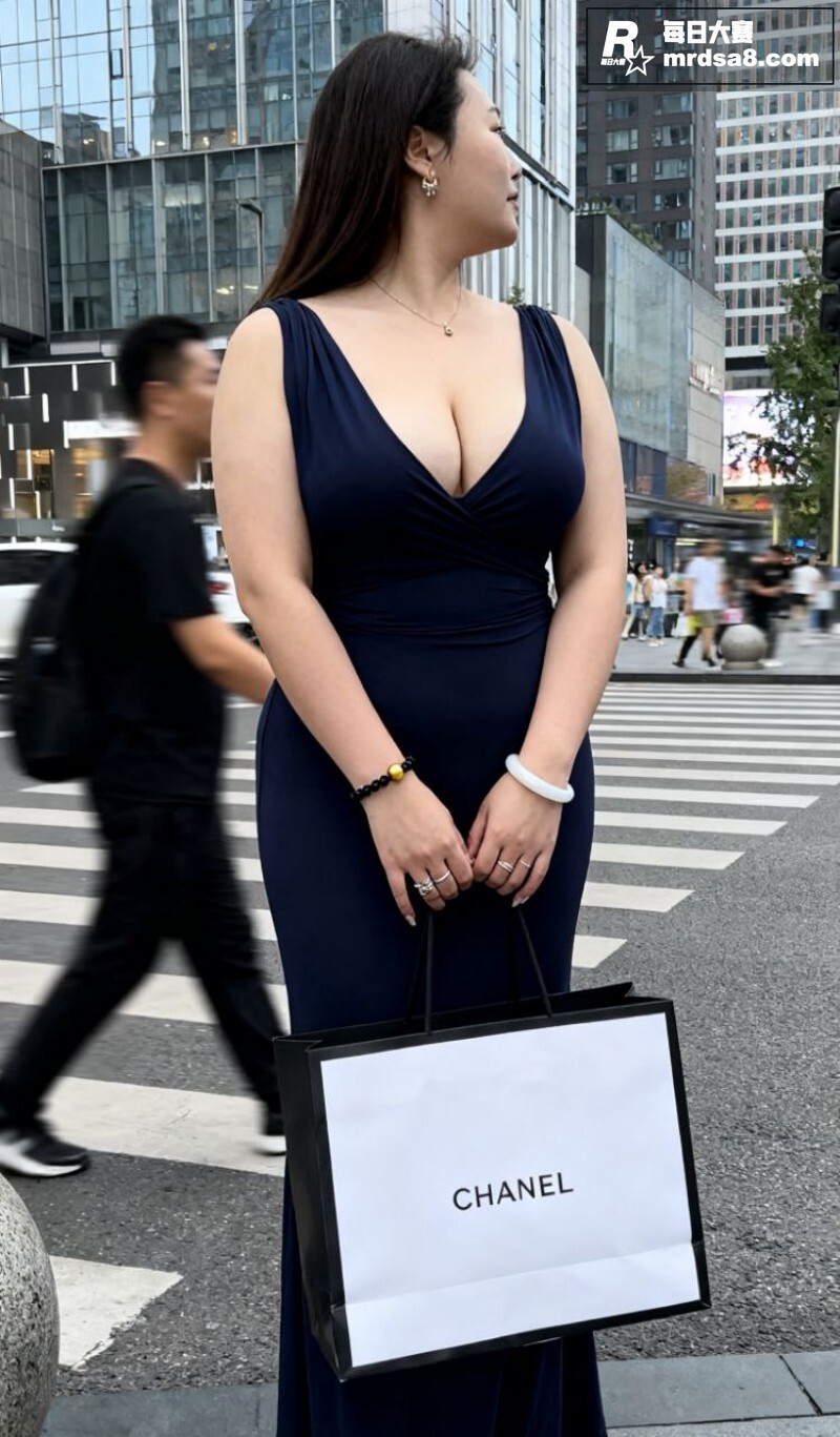 四川成都巨乳肥臀极品相关图片8
