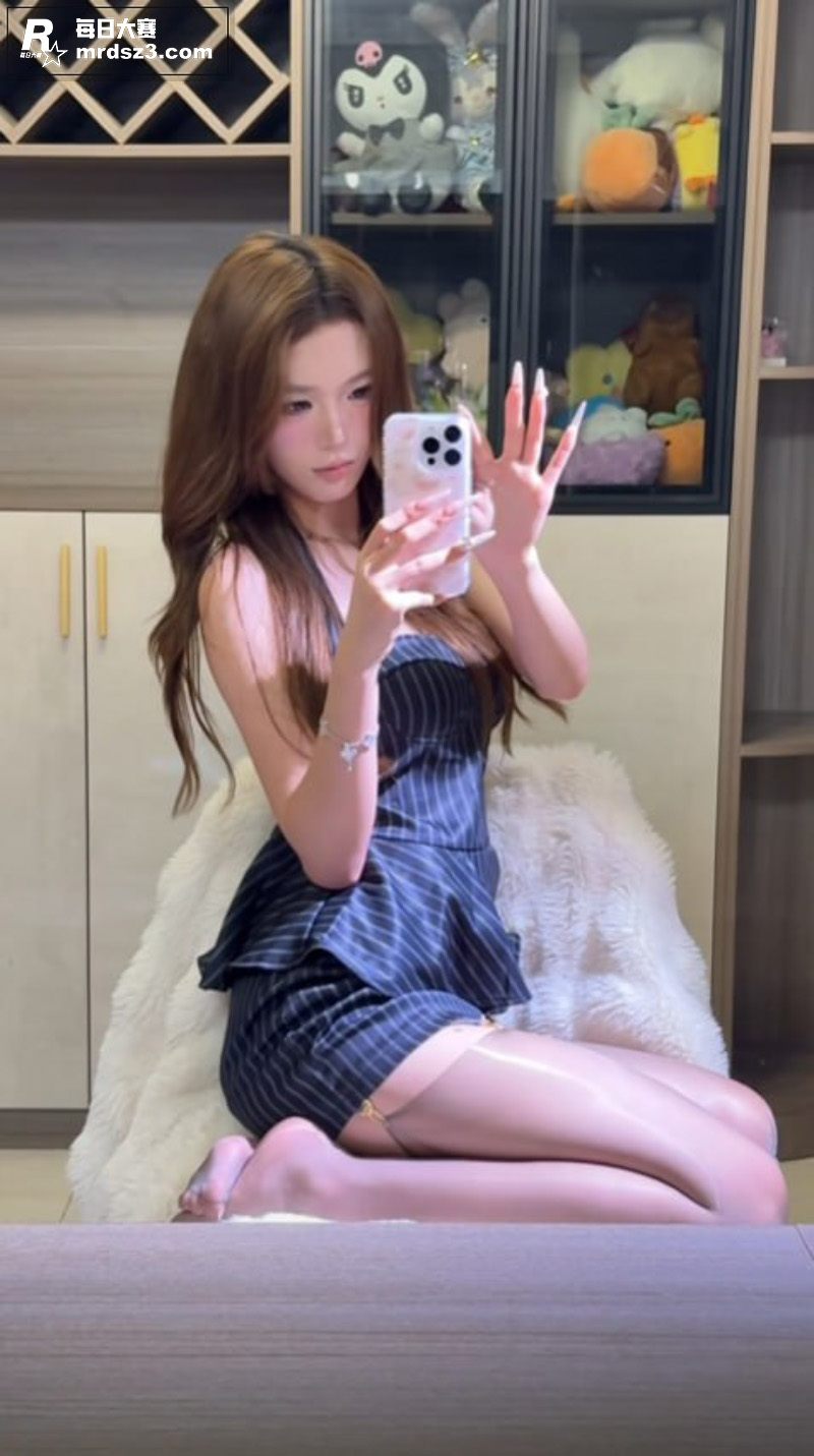 抖音高颜值网红 郁小相关图片2