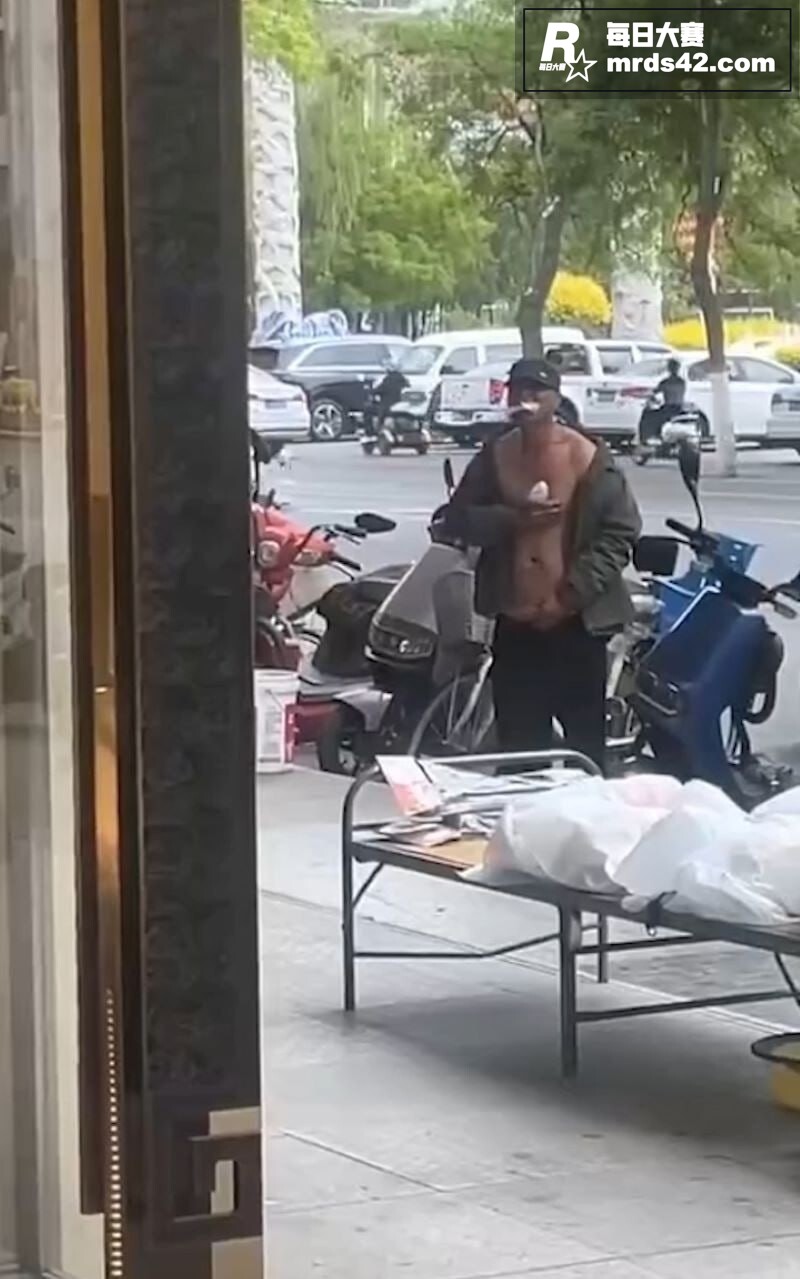 精神病街头撸管震惊路相关图片3