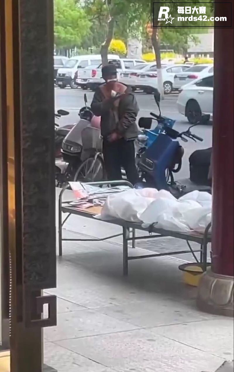 精神病街头撸管震惊路相关图片4