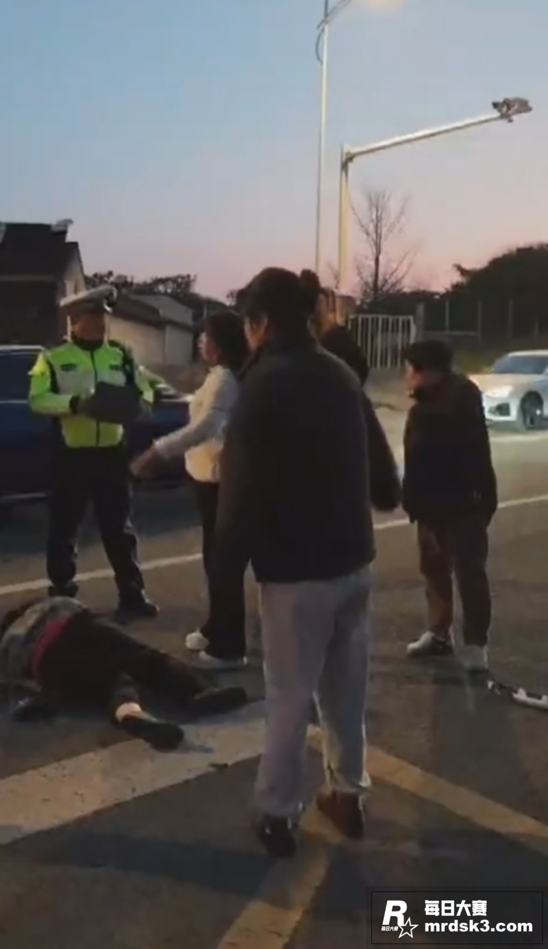 苏州西山女司机撞倒三相关图片2