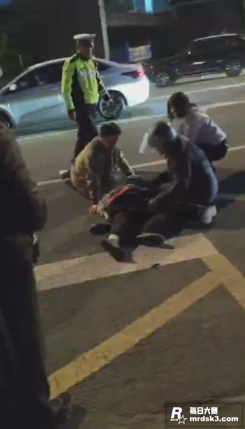 苏州西山女司机撞倒三相关图片3