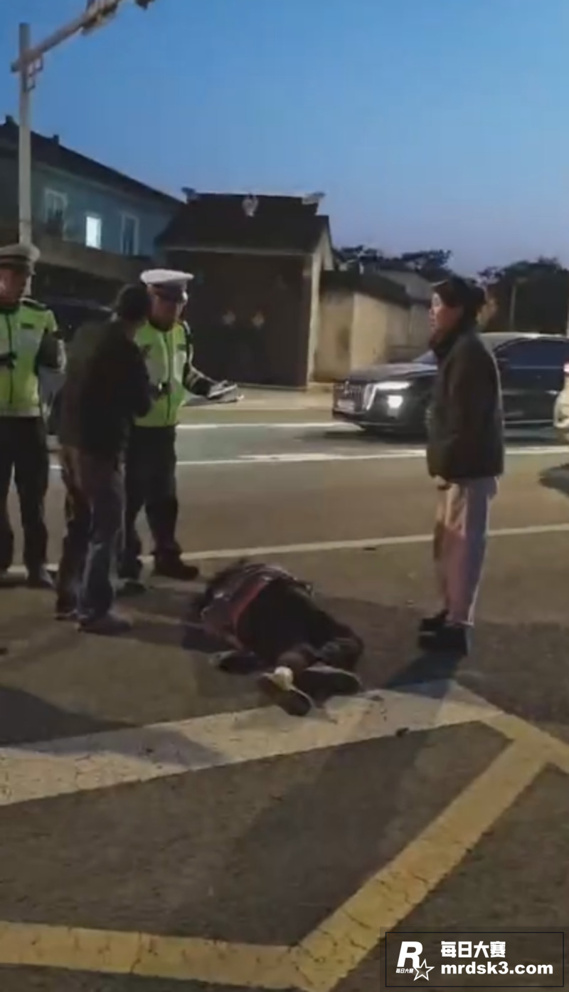 苏州西山女司机撞倒三相关图片4