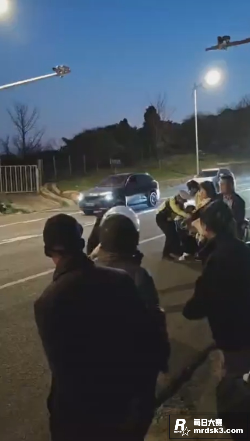 苏州西山女司机撞倒三相关图片5