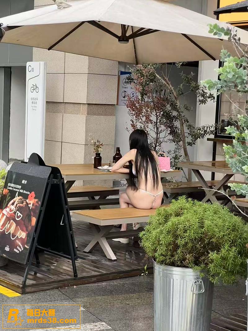 成都万象城惊现美女只相关图片2