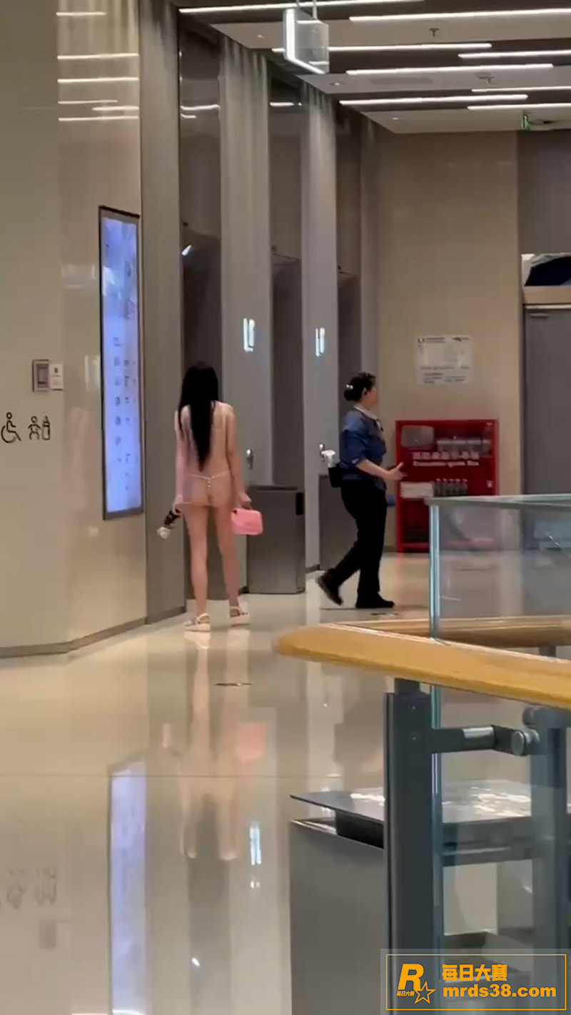 成都万象城惊现美女只相关图片3
