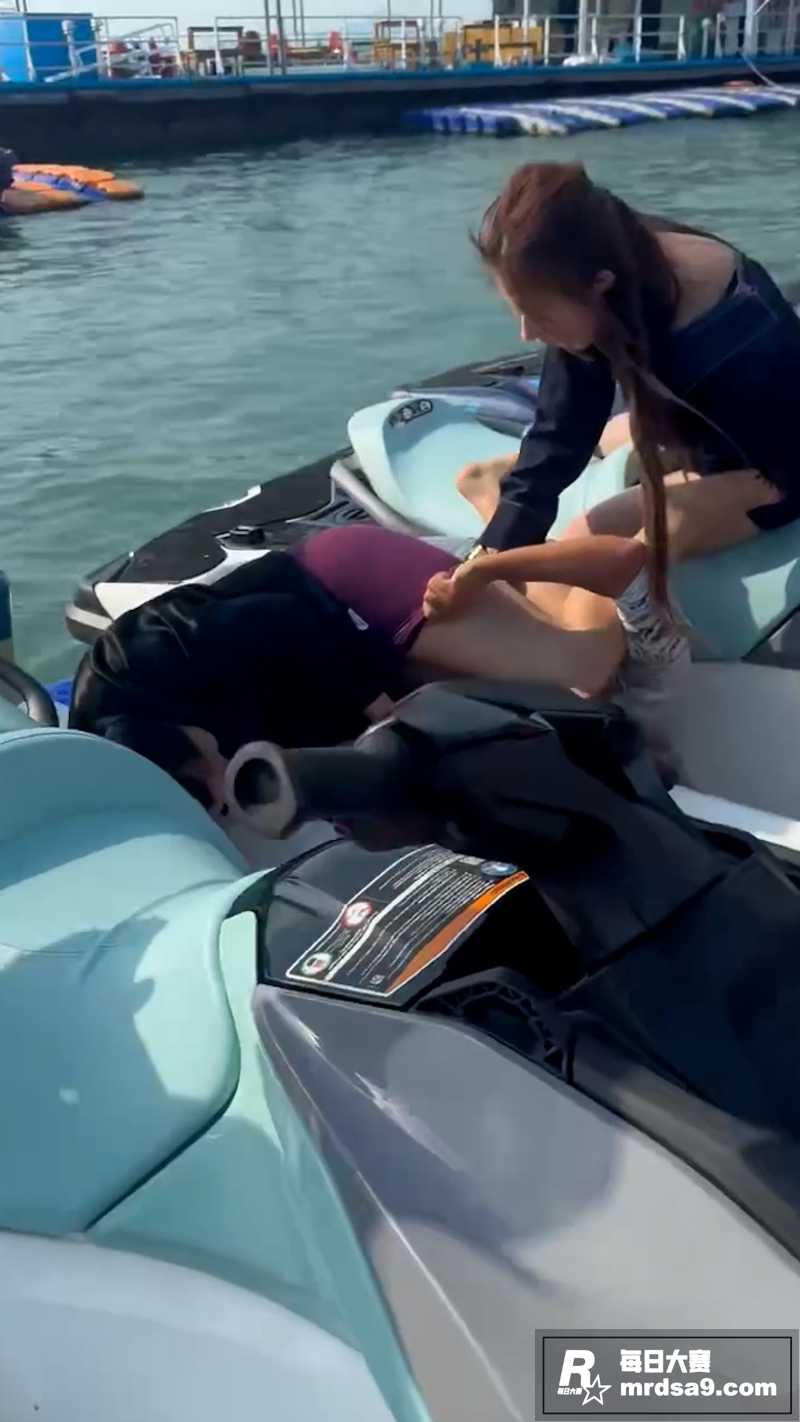 海南三亚海边 三女爆相关图片8