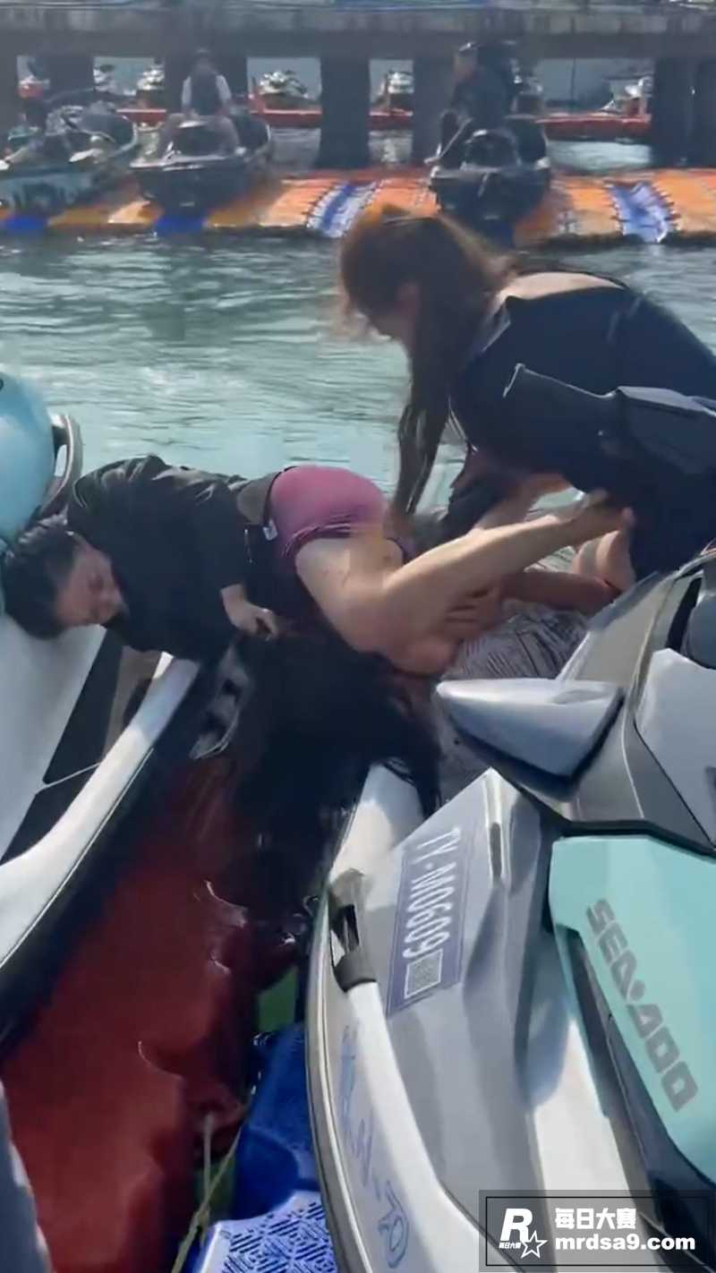 海南三亚海边 三女爆相关图片9