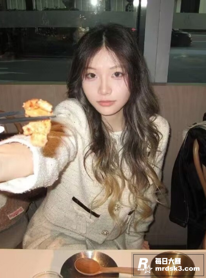 湖南极品反差女大学生相关图片13