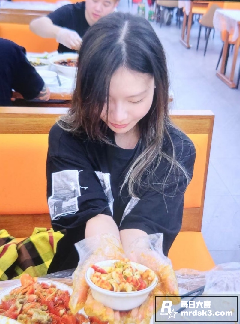 湖南极品反差女大学生相关图片17
